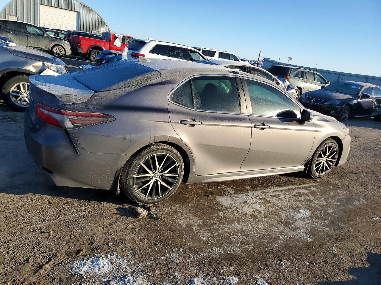 2022 Toyota Camry Se - Image 3
