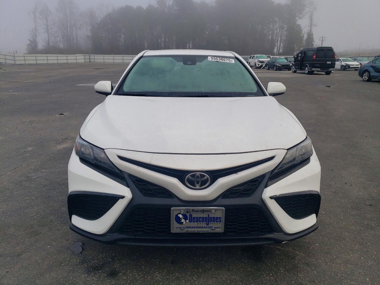 2021 Toyota Camry Se - Фото 5
