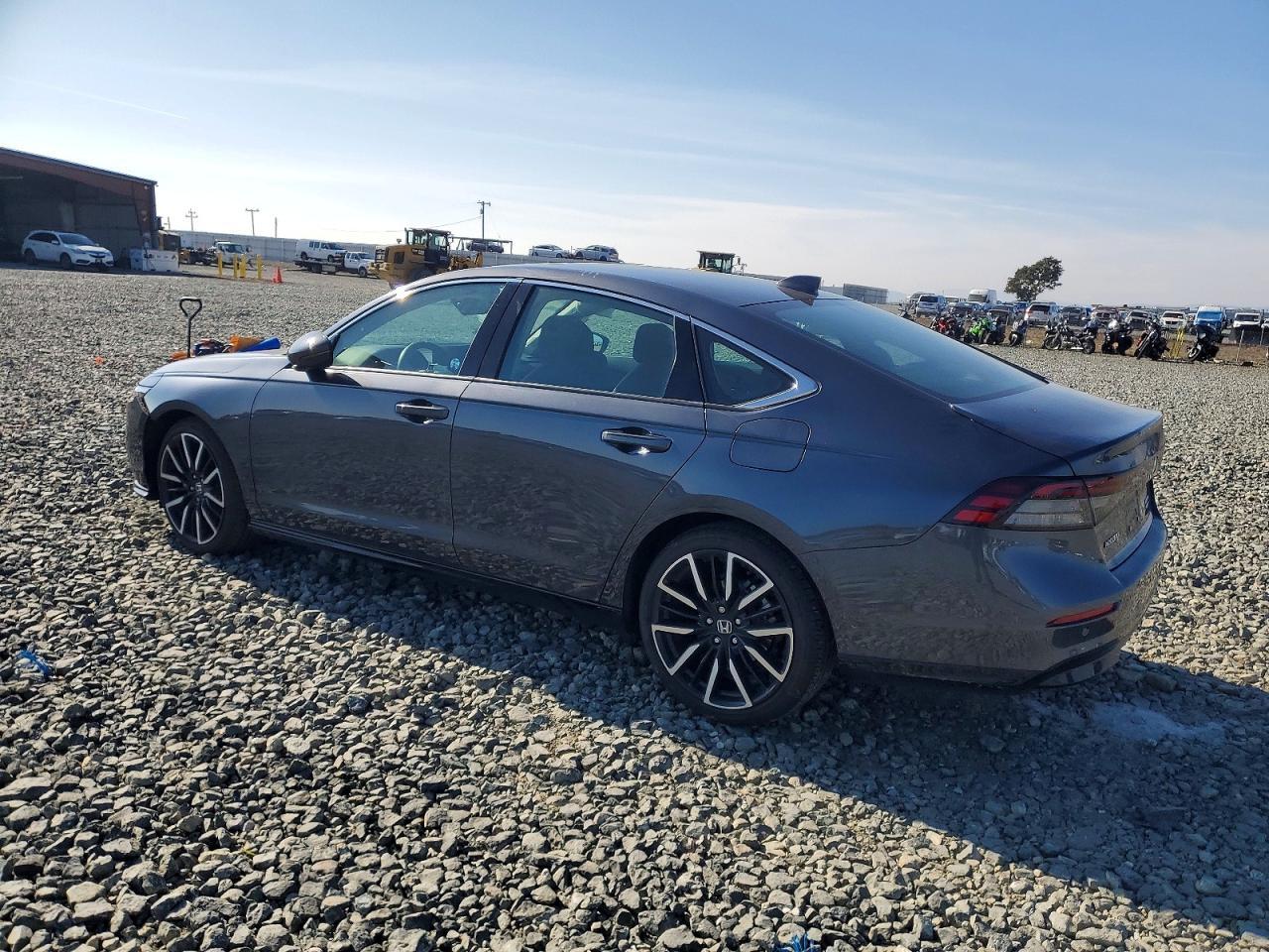 2025 Honda Accord Touring Hybrid - Фото 2