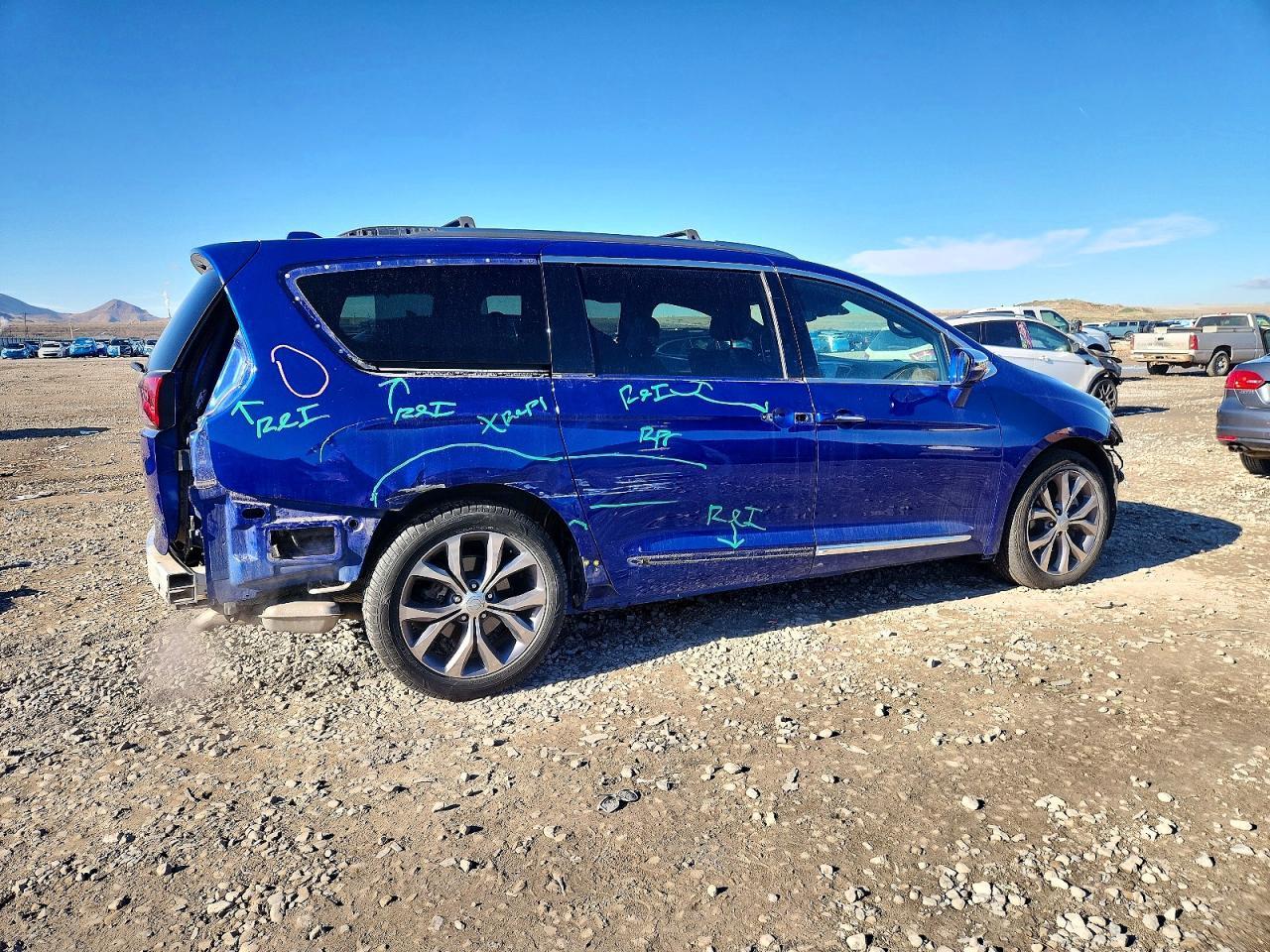 2020 Chrysler Pacifica Limited - Фото 3