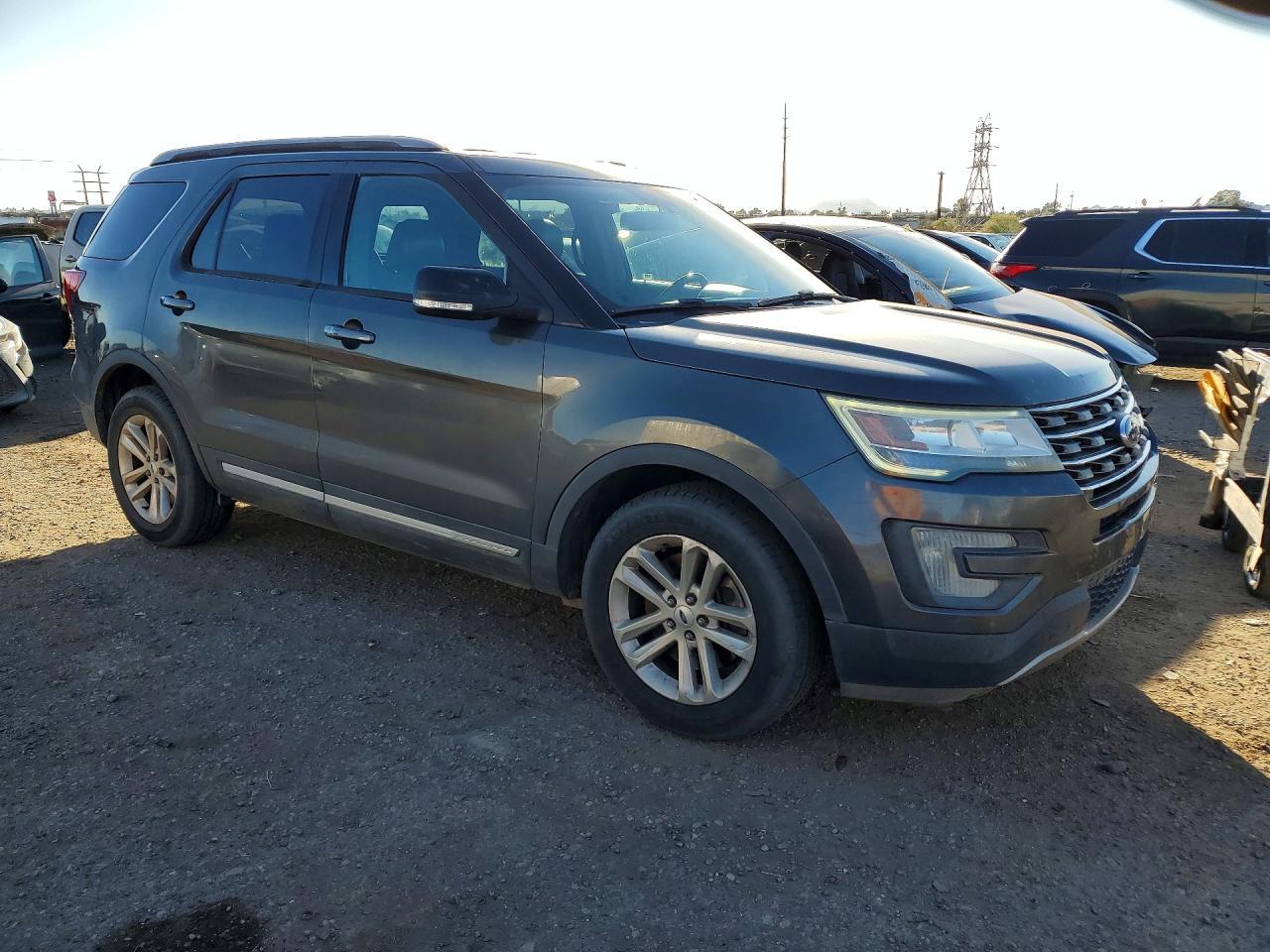 2017 Ford Explorer Xlt - Image 4