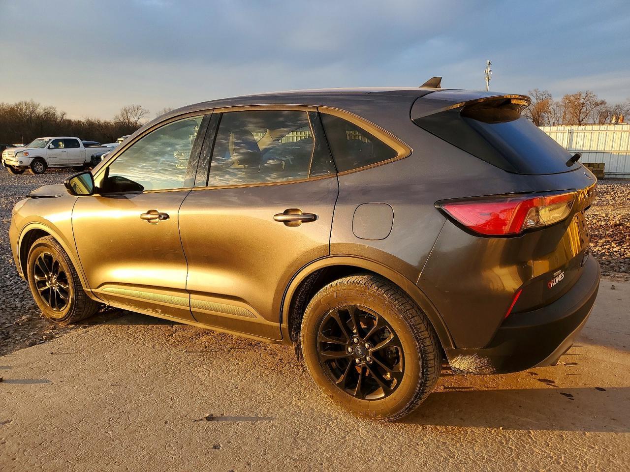 2020 Ford Escape Se Sport - Фото 2