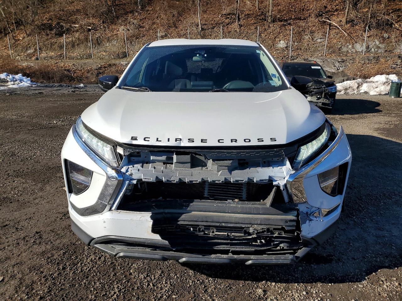 2022 Mitsubishi Eclipse Cross Le - Image 5