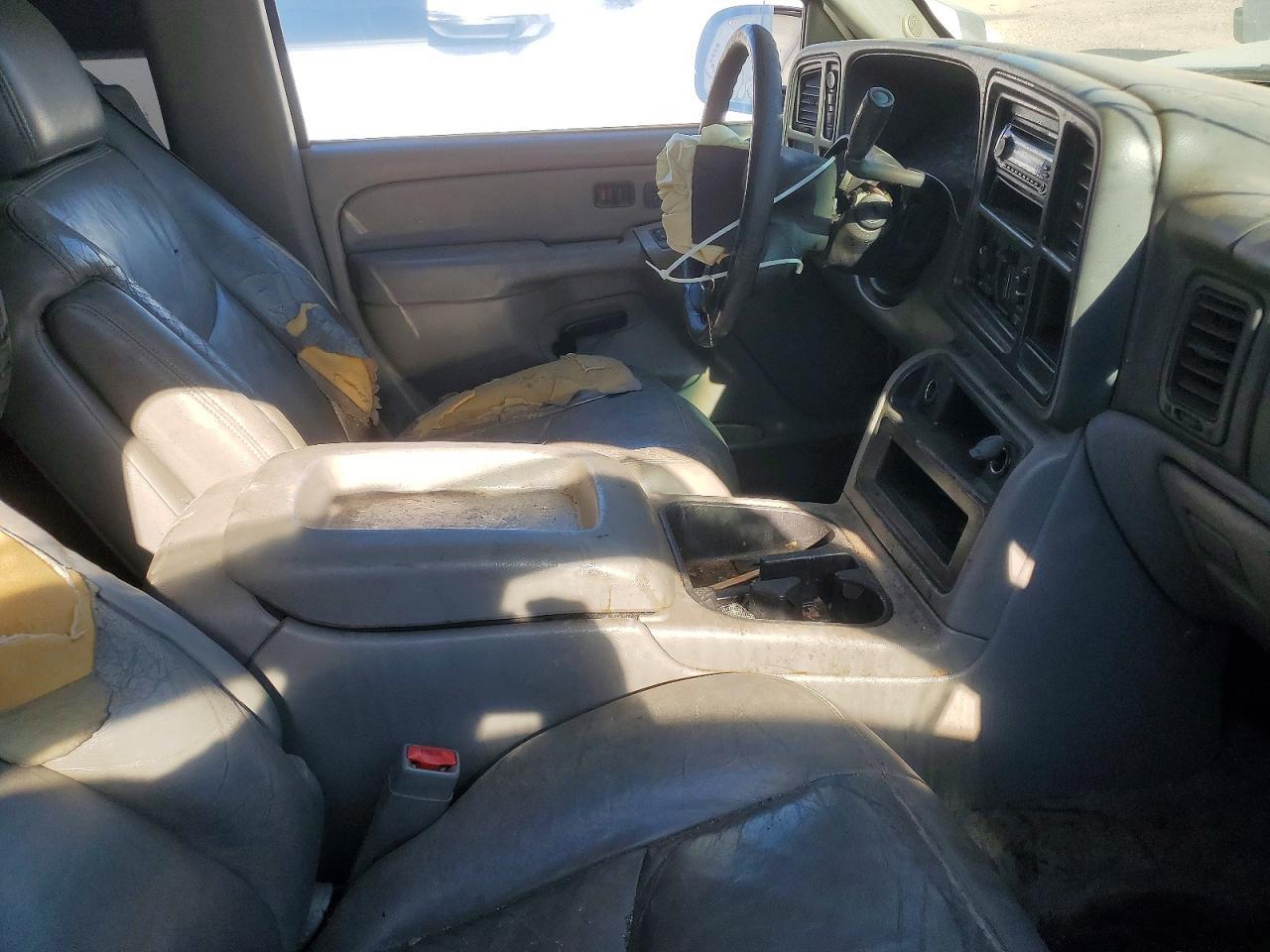 2004 Chevrolet Suburban K1500 - Фото 7