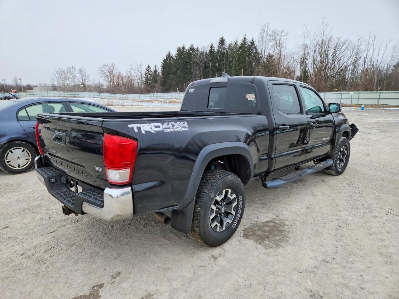 2017 Toyota Tacoma Double Cab - Фото 3