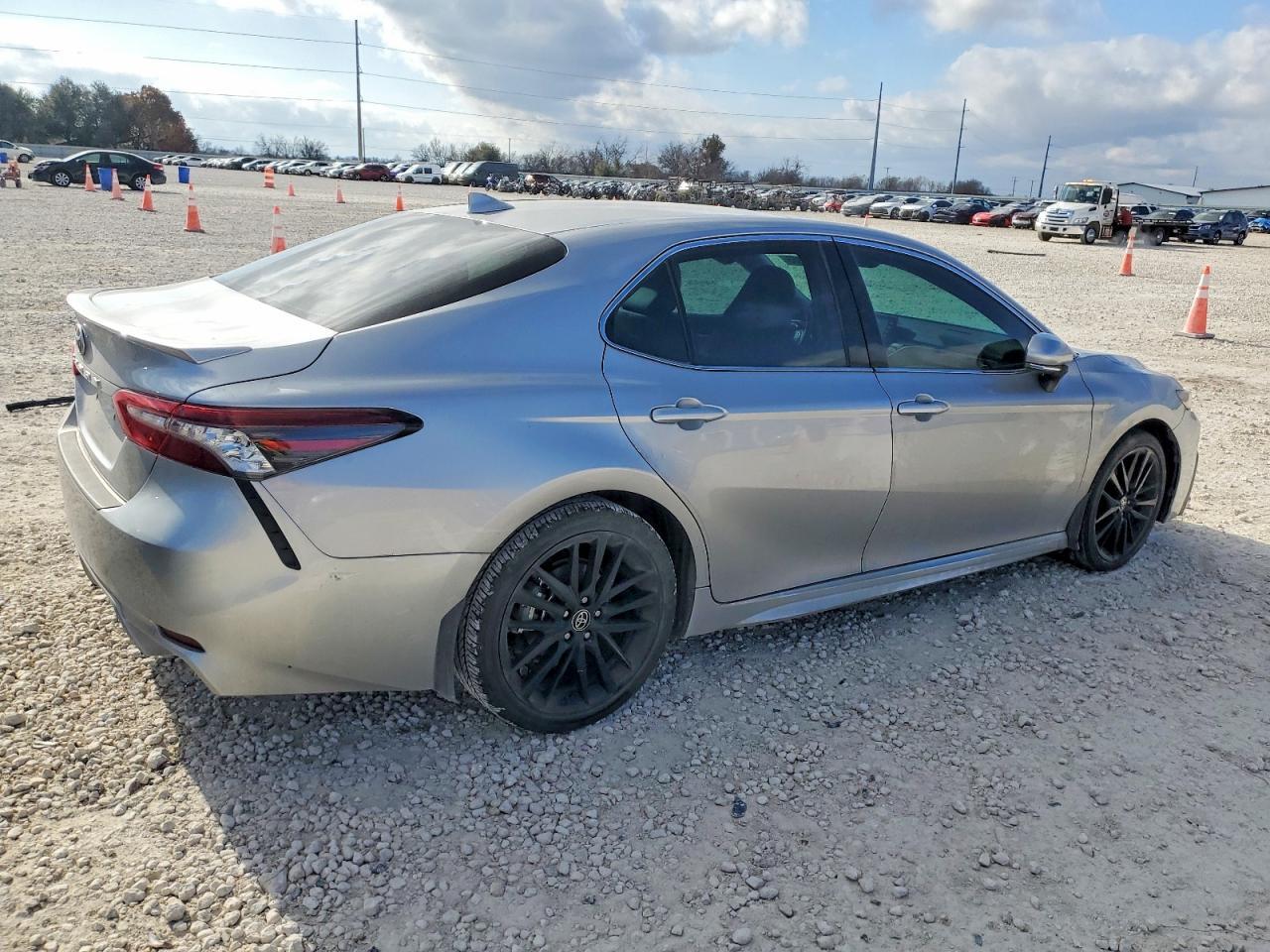 2022 Toyota Camry Xse - Фото 3