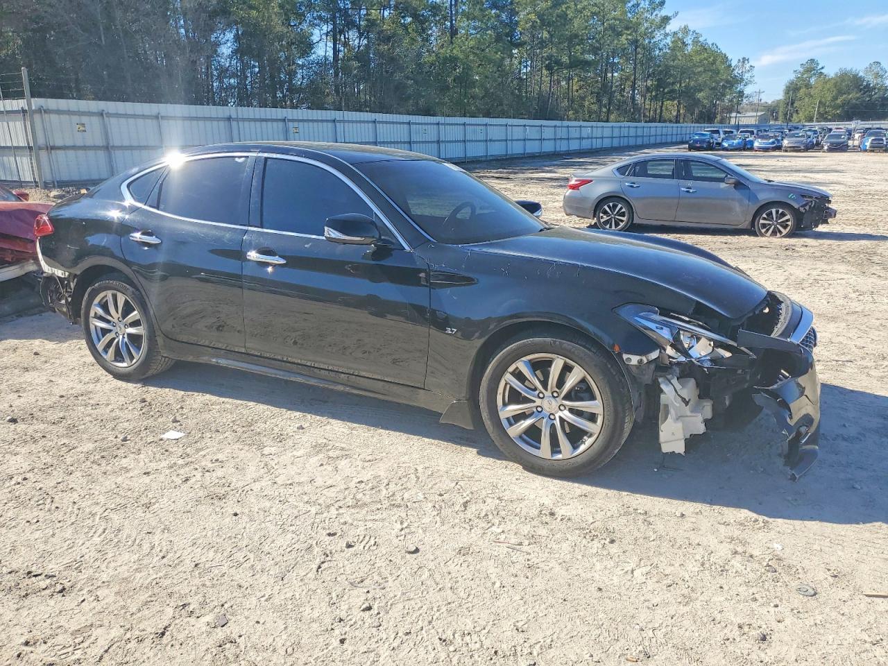 2019 Infiniti Q70 3.7 Luxe - Image 4