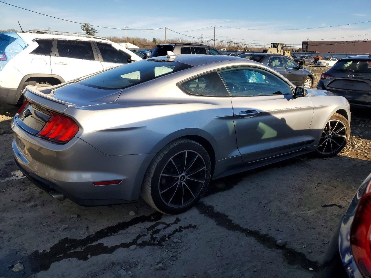 2020 Ford Mustang - Фото 3