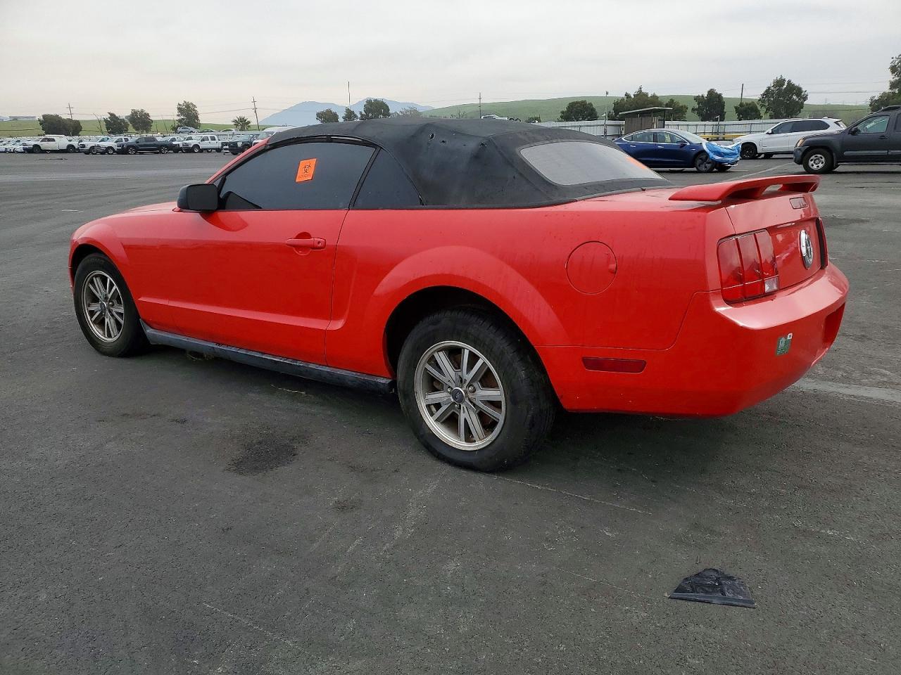 2005 Ford Mustang - Фото 2