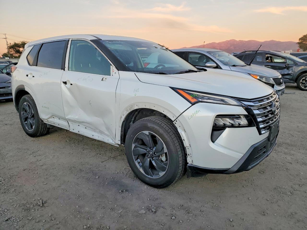 2024 Nissan Rogue Sv - Фото 4