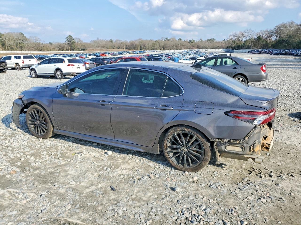 2021 Toyota Camry Xse - Фото 2