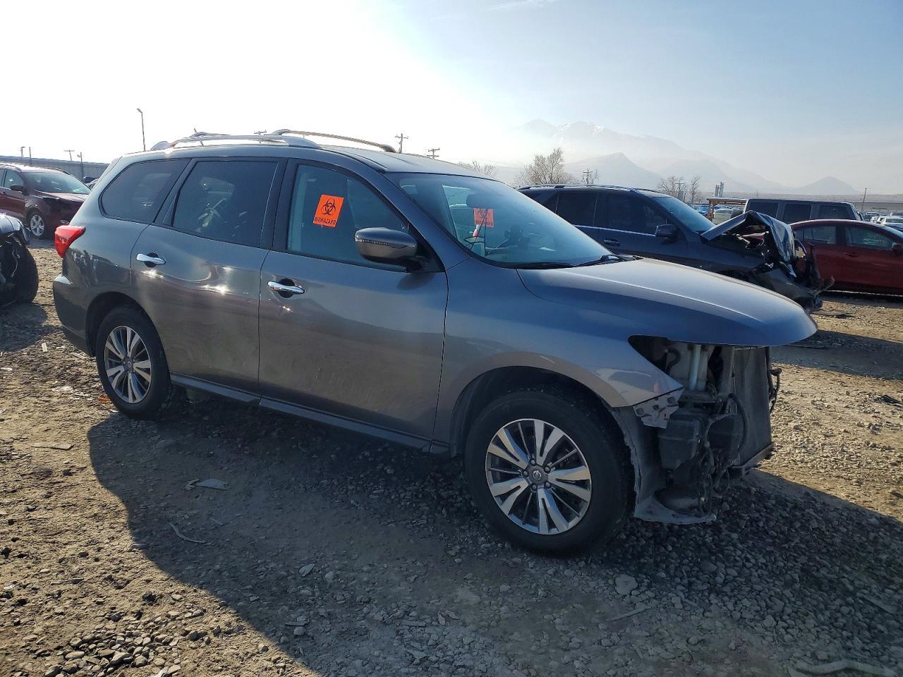 2018 Nissan Pathfinder S - Image 4