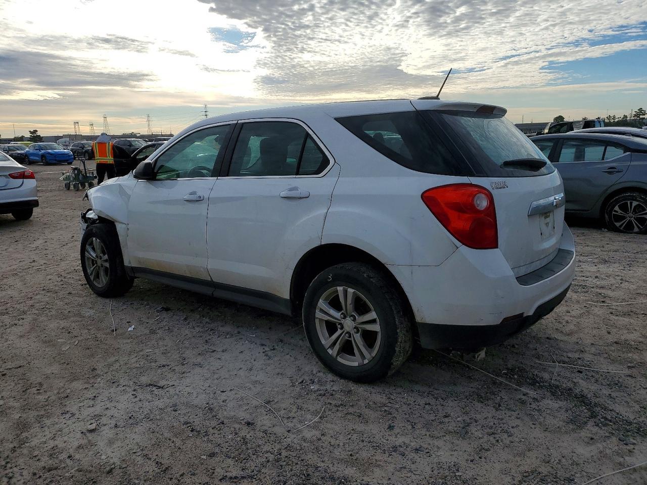 2015 Chevrolet Equinox Ls - Фото 2