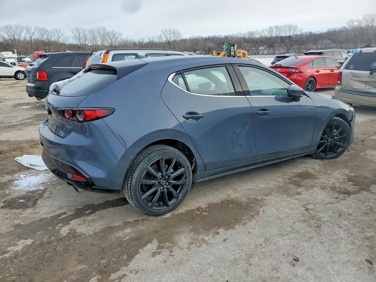 2021 Mazda 3 Premium - Фото 3
