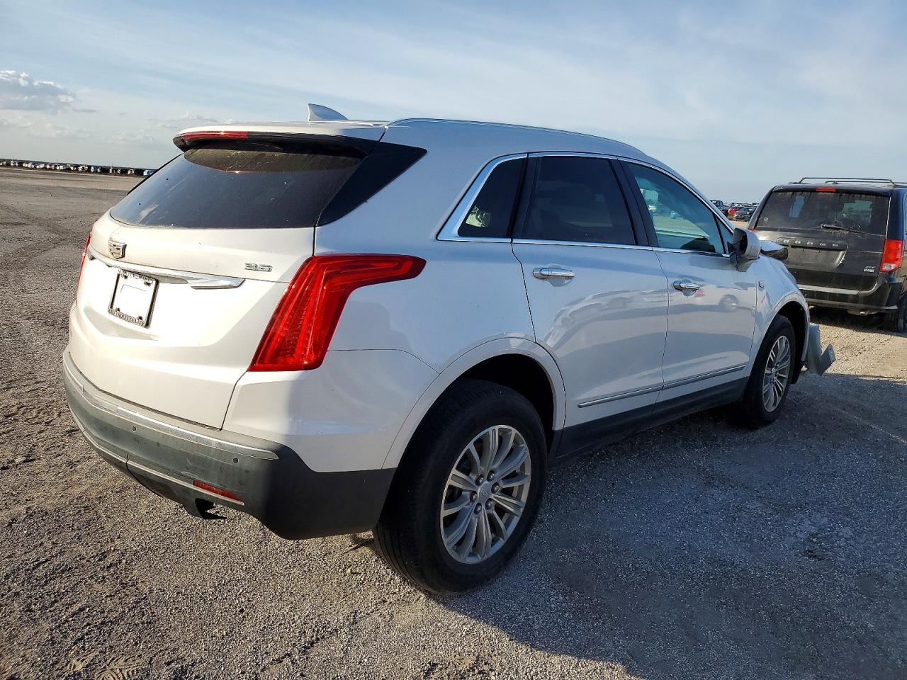 2018 Cadillac Xt5 Luxury - Image 3