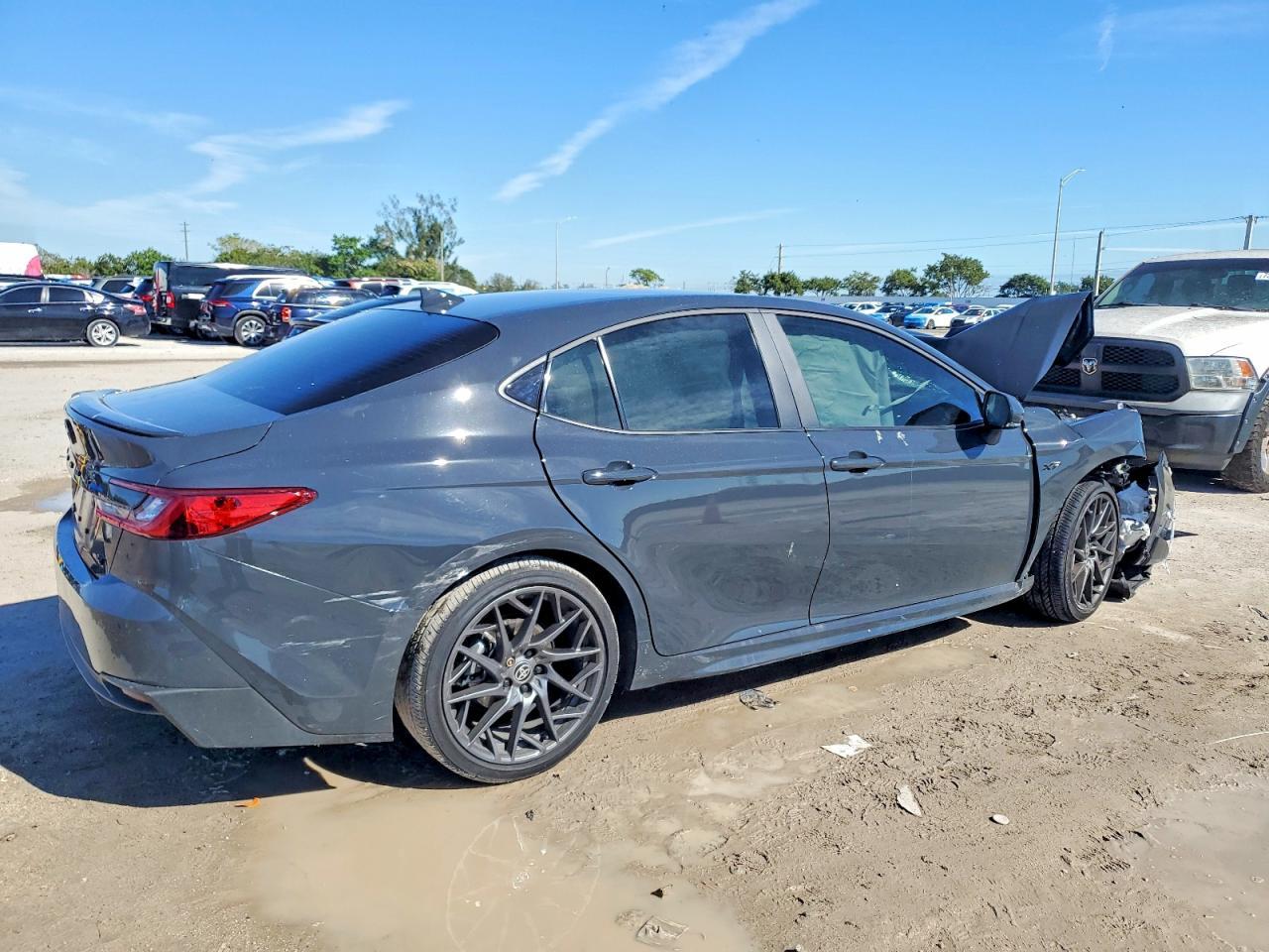 2025 Toyota Camry - Фото 3