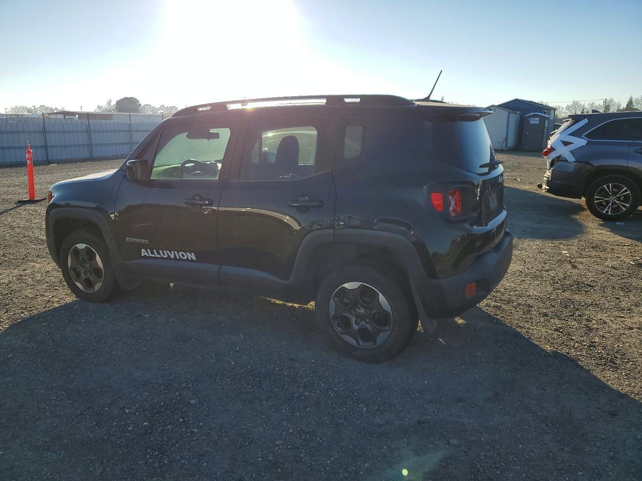 2015 Jeep Renegade Latitude - Image 2