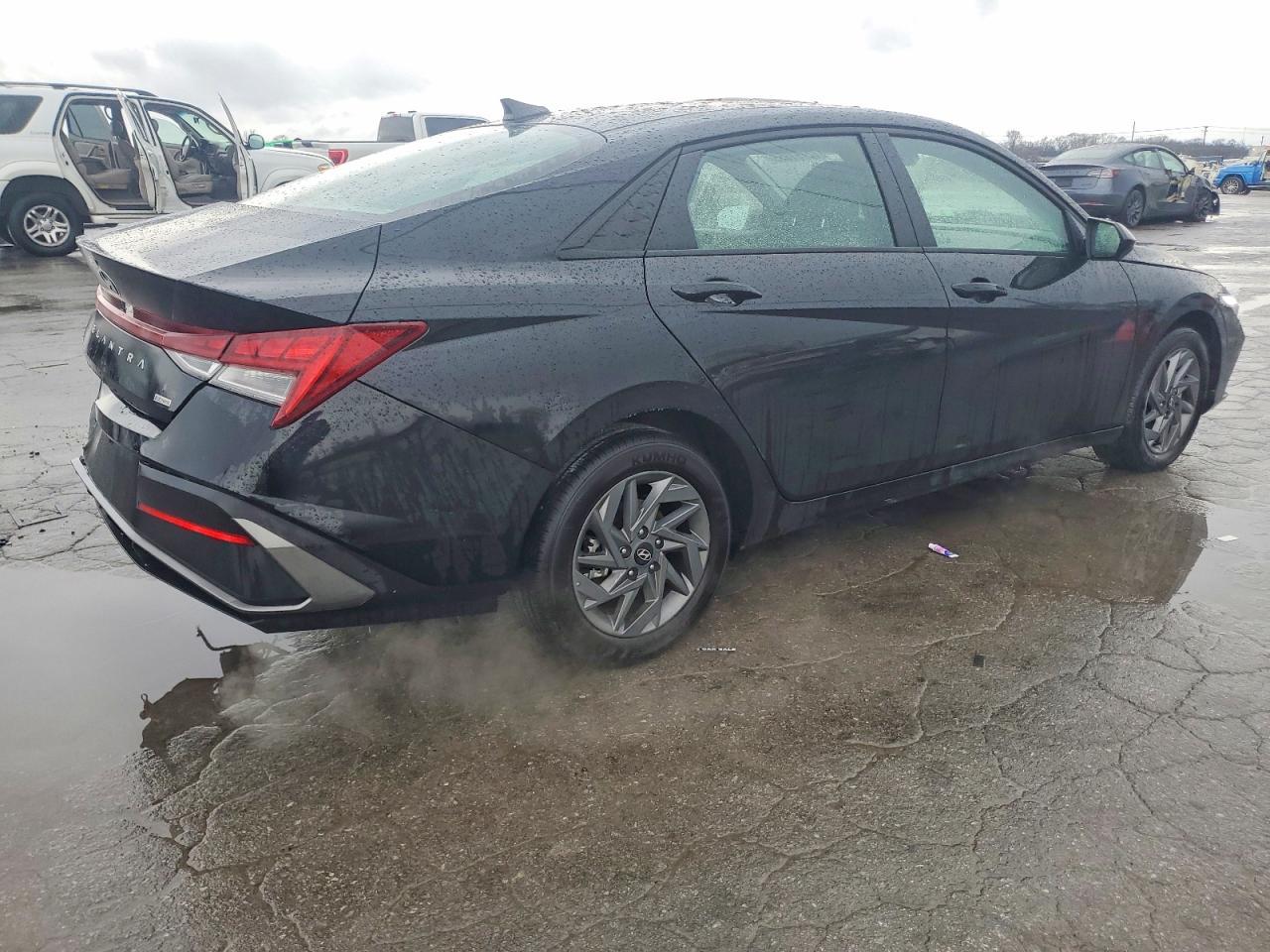 2025 Hyundai Elantra Blue - Image 3