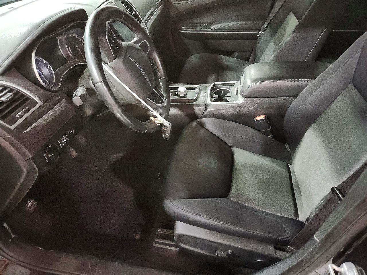 2018 Chrysler 300 - Image 7