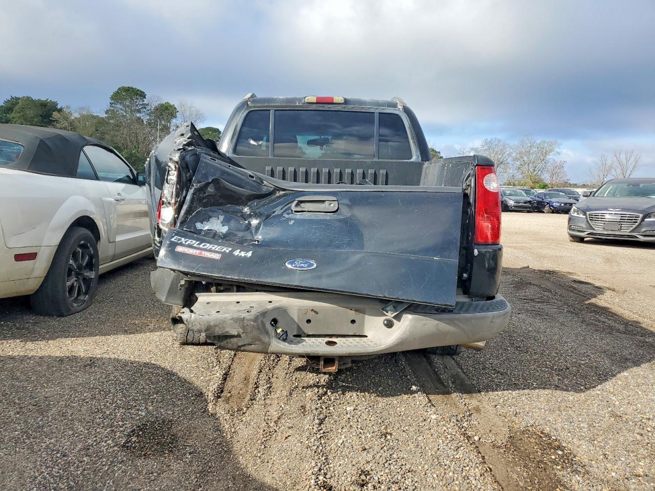 2002 Ford Explorer Sport Trac - Фото 6