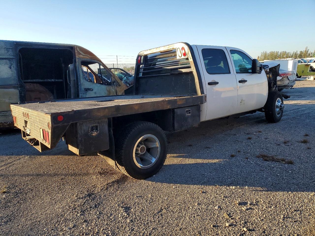 2009 Chevrolet Silverado Truck Cab And Chassis - Image 3