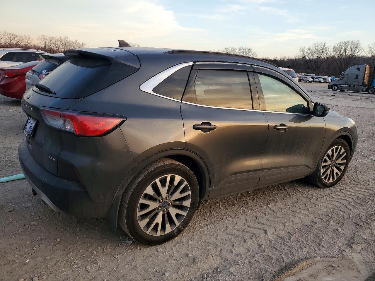 2020 Ford Escape Titanium - Image 3