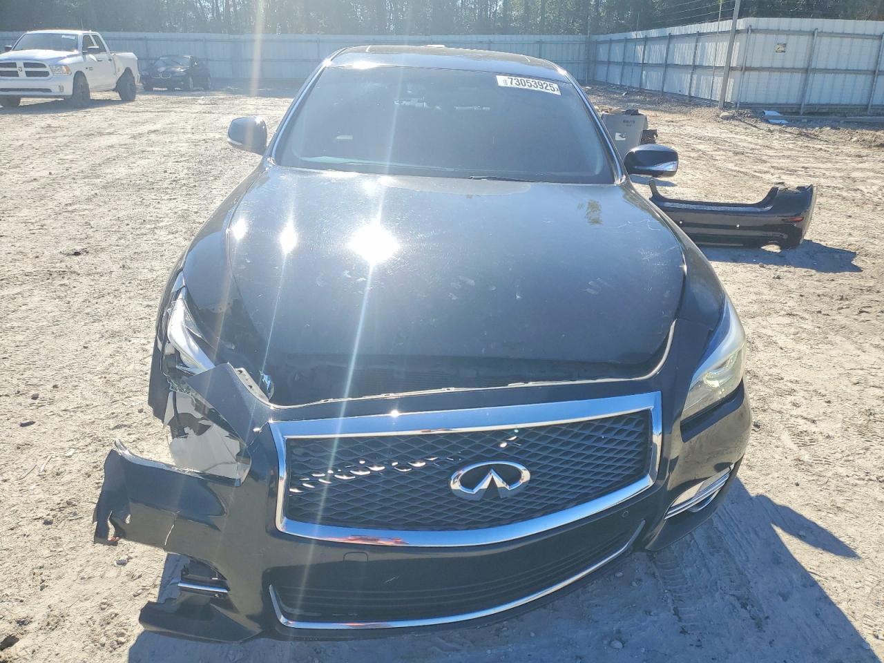 2019 Infiniti Q70 3.7 Luxe - Image 5