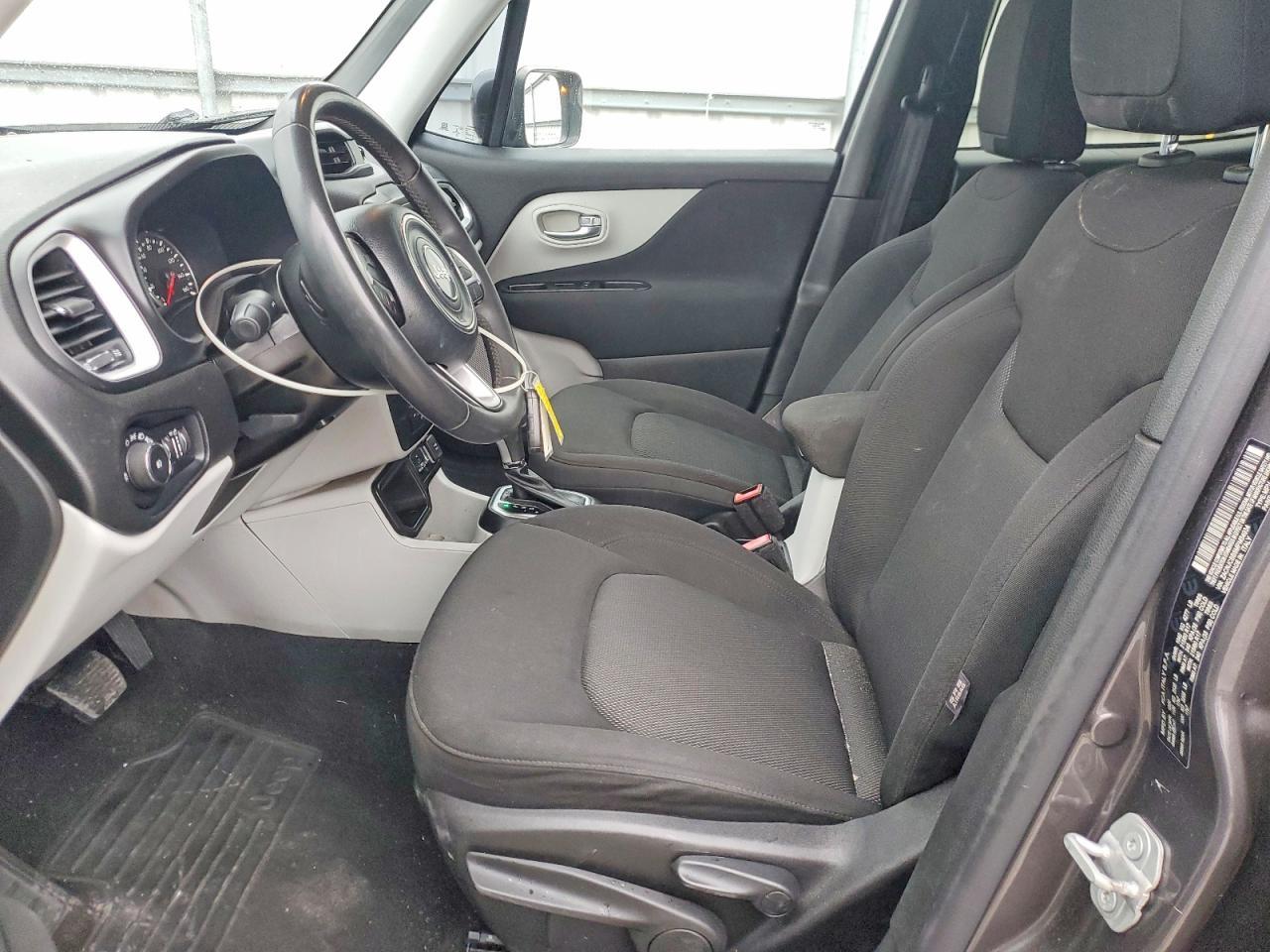 2021 Jeep Renegade Latitude - Image 7