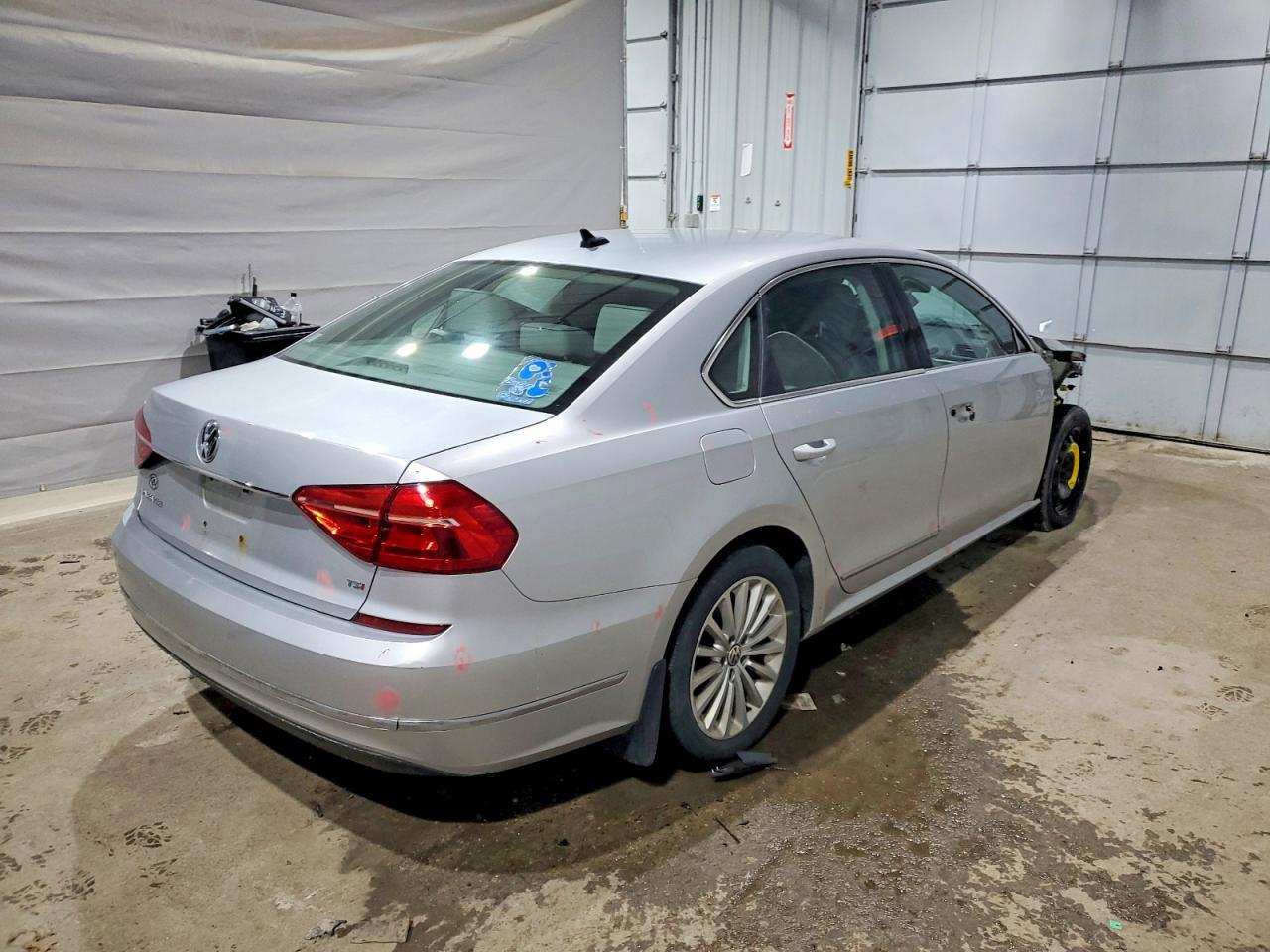 2016 Volkswagen Passat Se - Фото 3