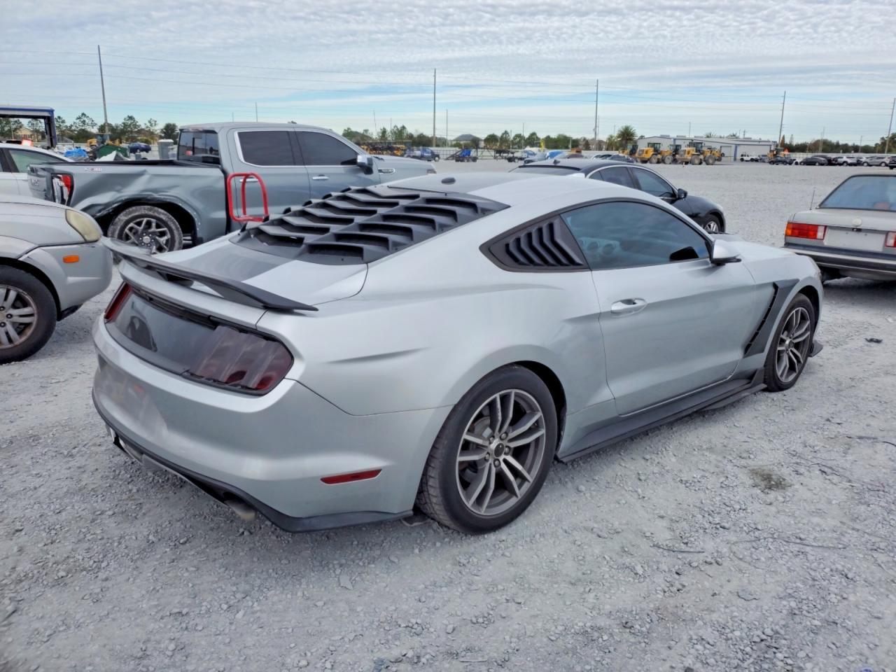2015 Ford Mustang - Image 3