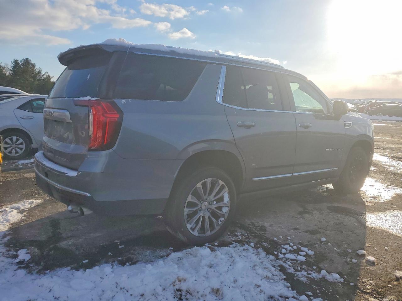 2021 GMC Yukon Denali - Фото 3