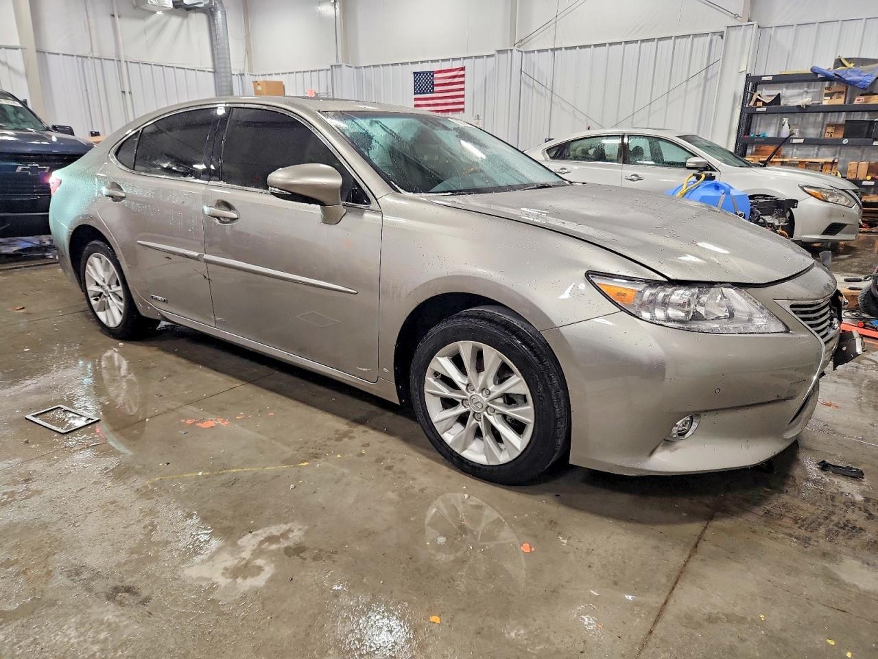 2015 Lexus Es 300H - Image 4