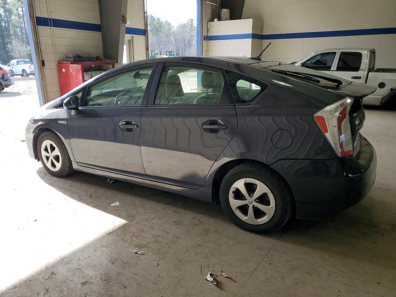 2013 Toyota Prius - Image 2
