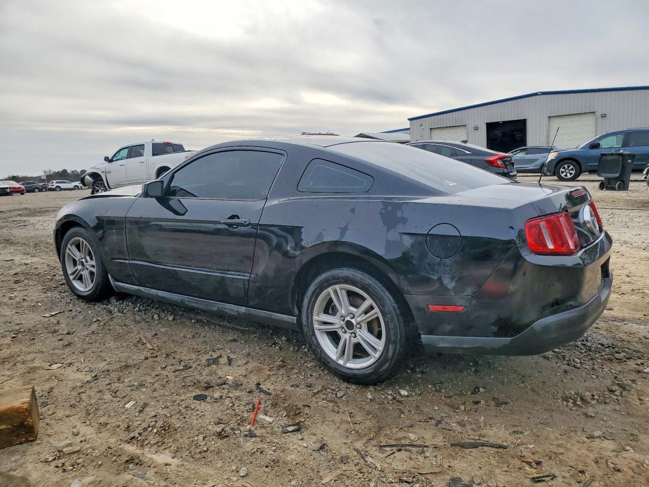2010 Ford Mustang - Фото 2