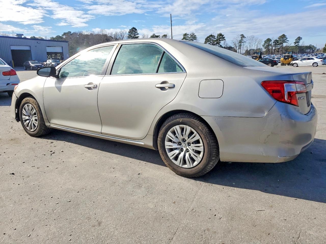 2014 Toyota Camry L - Image 2
