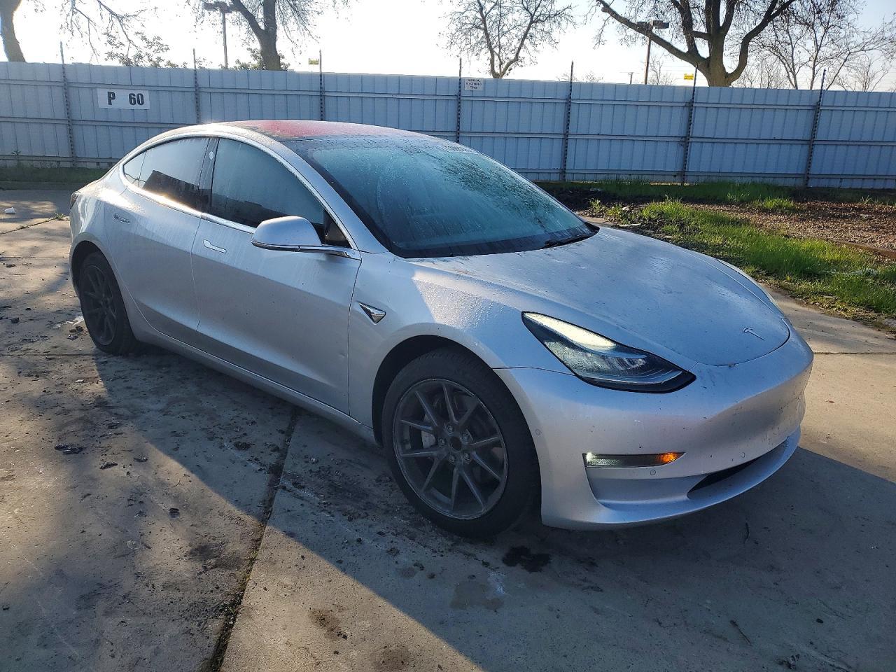 2018 Tesla Model 3 - Фото 4