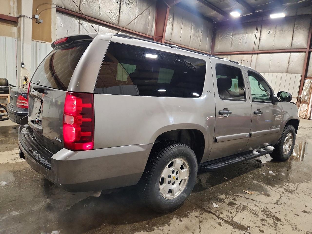 2009 Chevrolet Suburban K1500 Ls - Фото 3