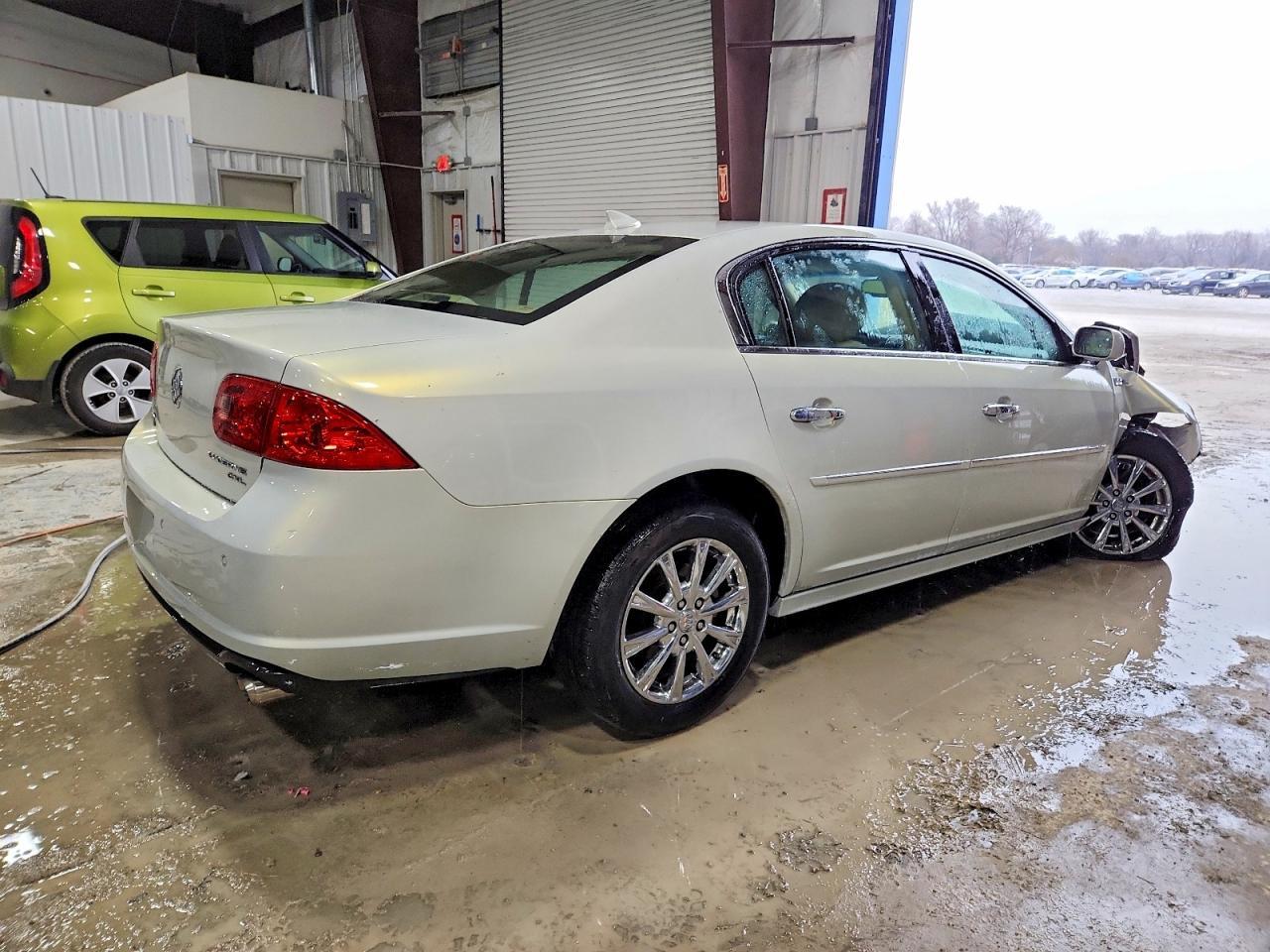 2010 Buick Lucerne Cxl - Image 3