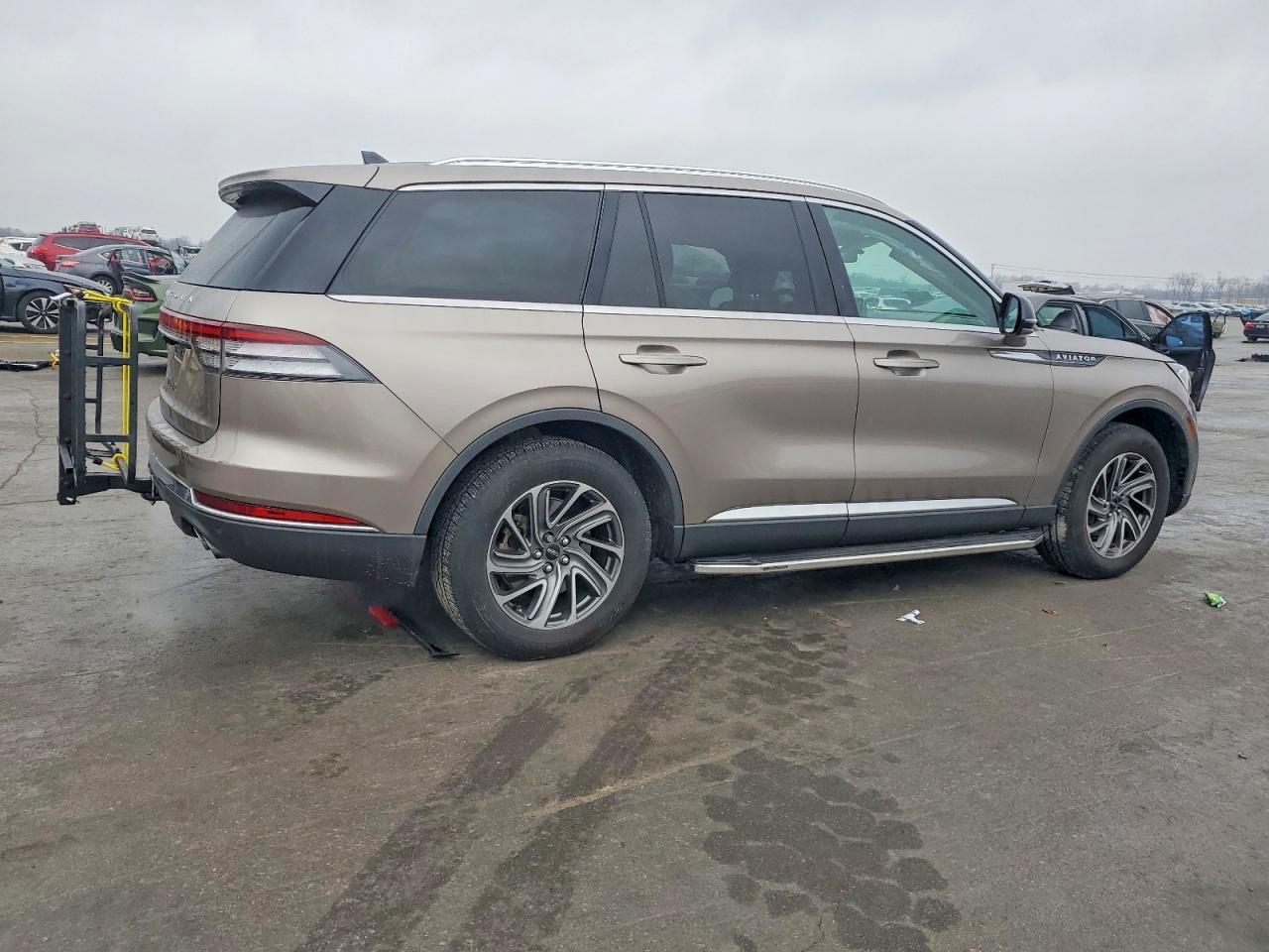2021 Lincoln Aviator - Image 3