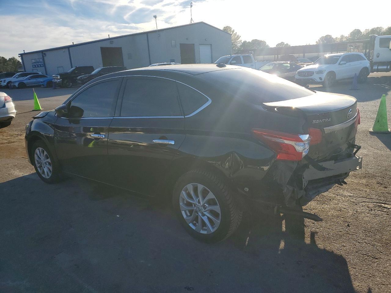 2018 Nissan Sentra - Фото 2