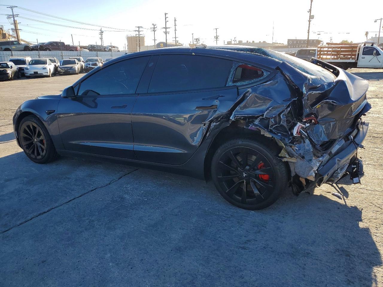 2023 Tesla Model 3 - Фото 2