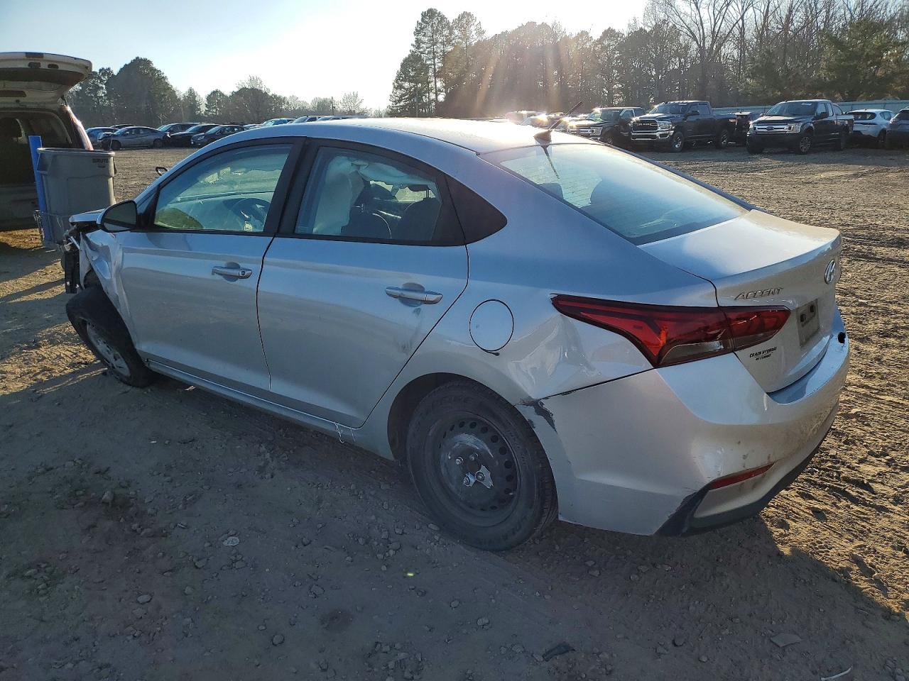 2021 Hyundai Accent Se - Фото 2