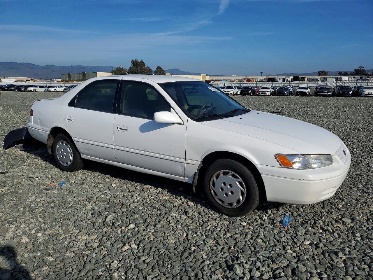 1998 Toyota Camry Ce - Image 4