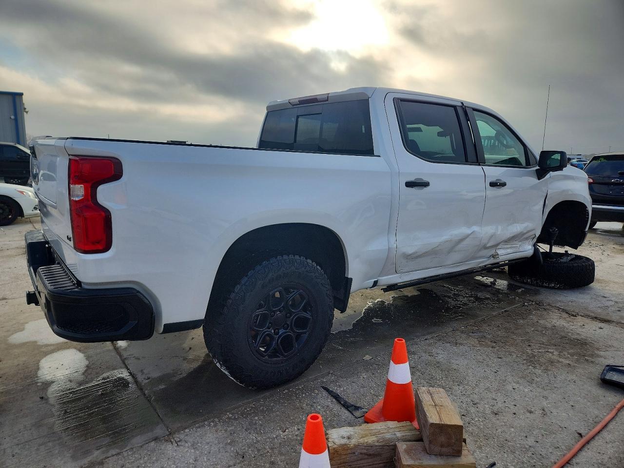 2023 Chevrolet Silverado K1500 Lt Trail Boss - Фото 3