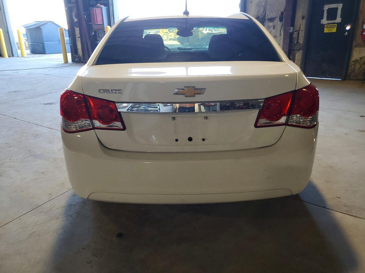 2014 Chevrolet Cruze Ls - Image 6