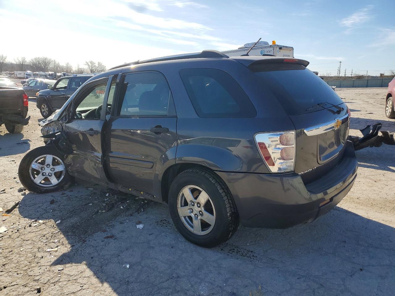 2007 Chevrolet Equinox Ls - Image 2