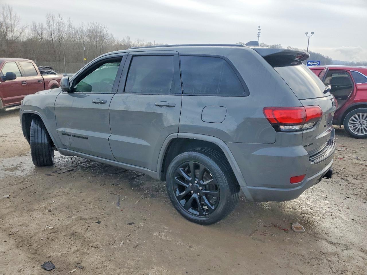 2020 Jeep Grand Cherokee Laredo - Image 2