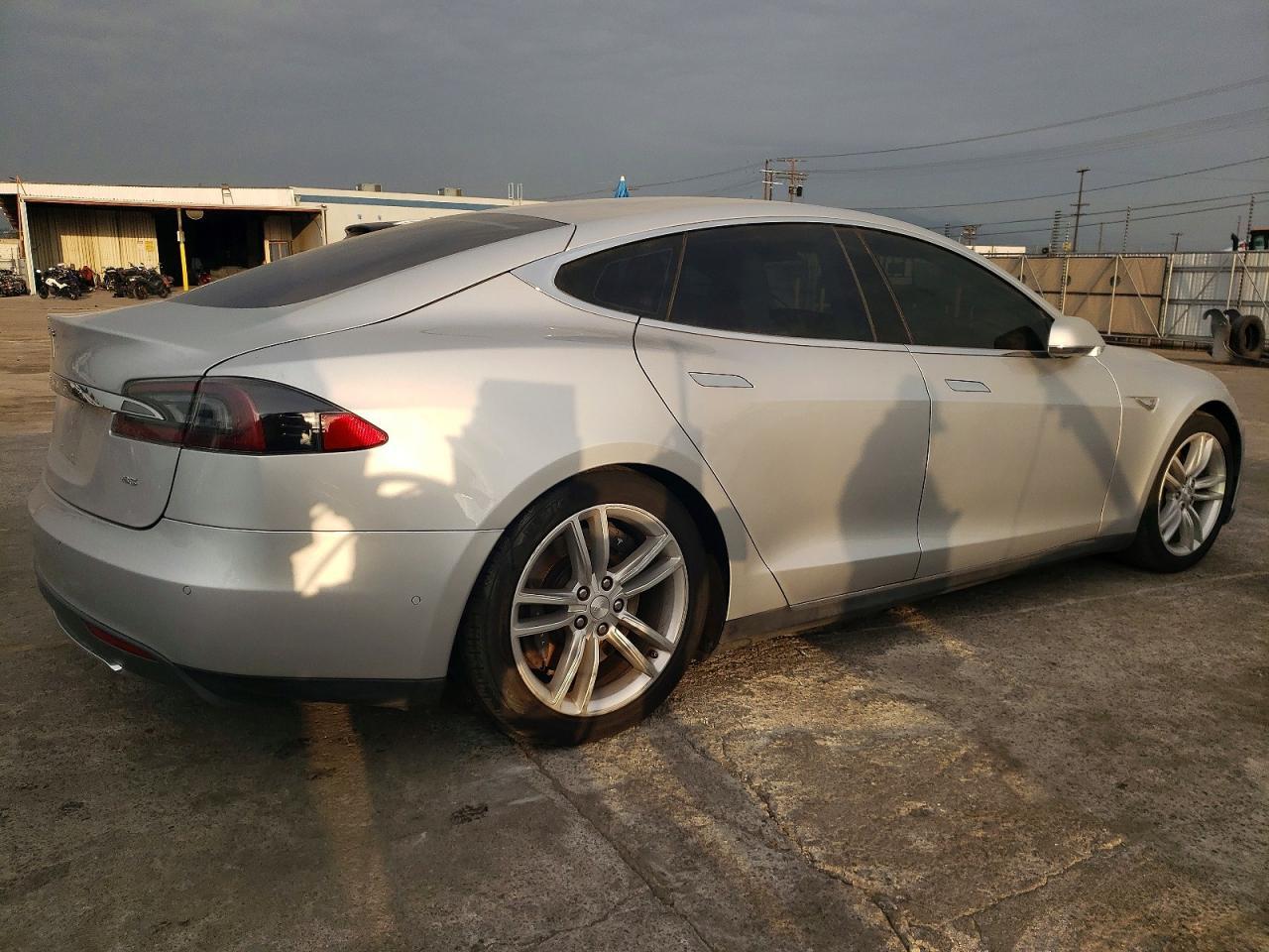 2014 Tesla Model S - Image 3