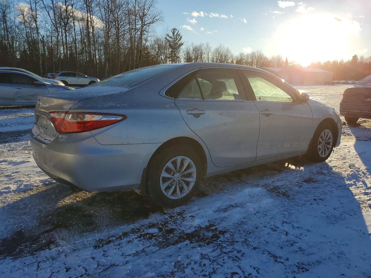 2015 Toyota Camry Le - Image 3