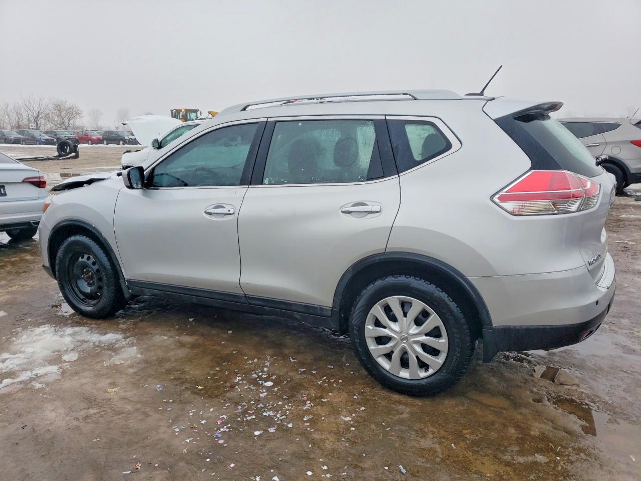 2015 Nissan Rogue S - Фото 2